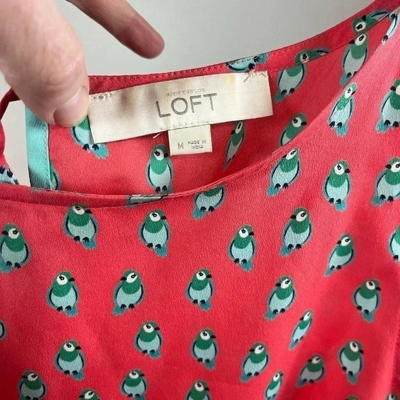 LOFT Coral and Green Parrot Print Sleeveless Shell Size M - Picture 5 of 5